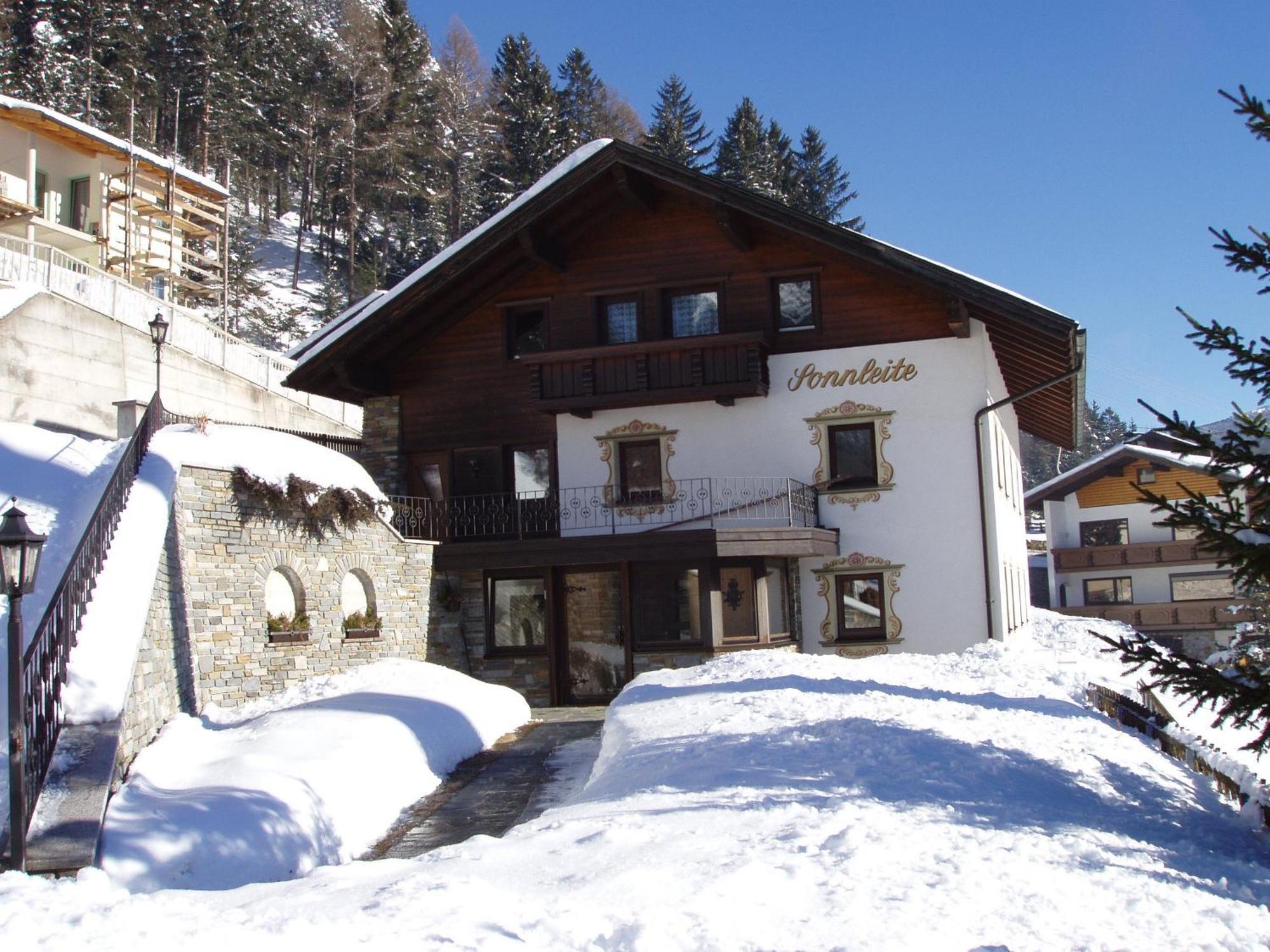 Haus Sonnleite Apartment Trins Exterior photo